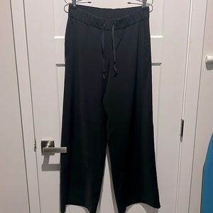 Black lululemon size 6 wide leg yoga pant